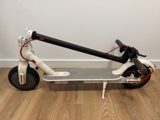 Patinete Eléctrico Xiaomi Blanco Rueda pinchada