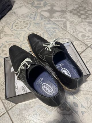 Scarpe eleganti da uomo con lacci