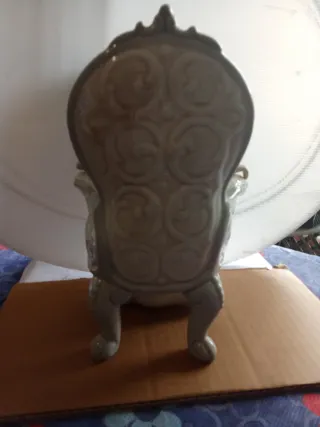 Figura de porcelana mujer con gato