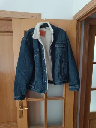 Cazadora Levi's azul forrada