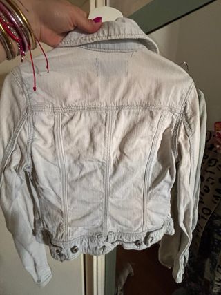 Cazadora Stradivarius Beige