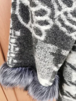 Cappotto con pelliccia grigio e bianco