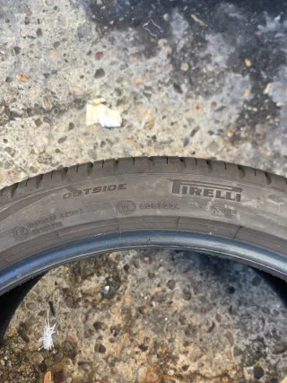2 unidades pirelli 285/35/22/ al 80% de vida útil.