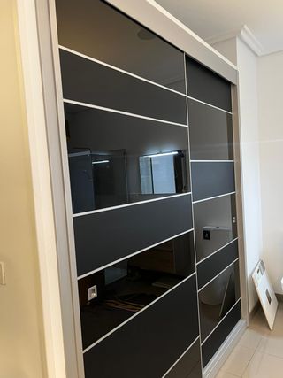 Armario puertas correderas cristal y metal