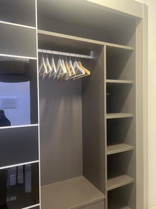 Armario puertas correderas cristal y metal