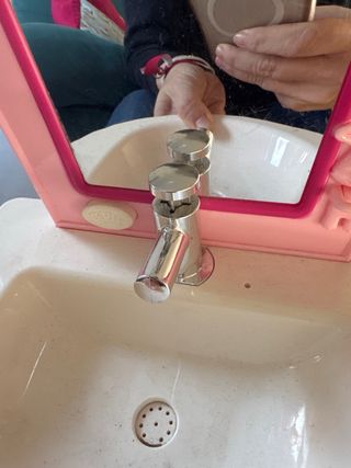Lavabo de juguete para muñecas