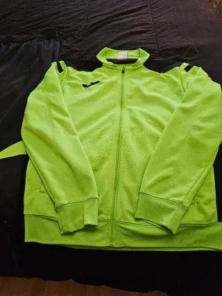 REGALO SUDADERA CON GORRO TALLA M- Chándal JOMA.