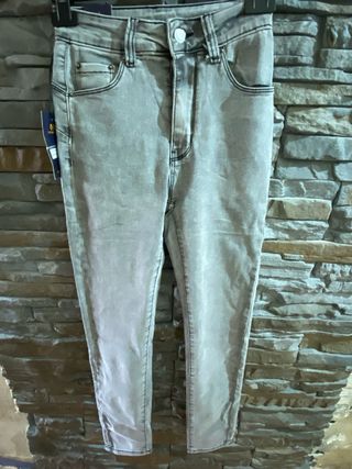 Pantalón vaquero gris claro