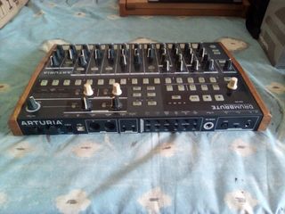 Arturia Drumbrute Sintetizador Analógico
