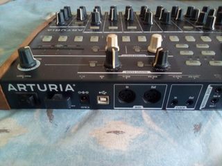 Arturia Drumbrute Sintetizador Analógico