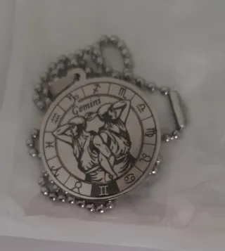 Colgante Zodiaco Virgo Plateado. Acero Inoxidable.