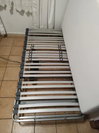 Cama articulada con mando.