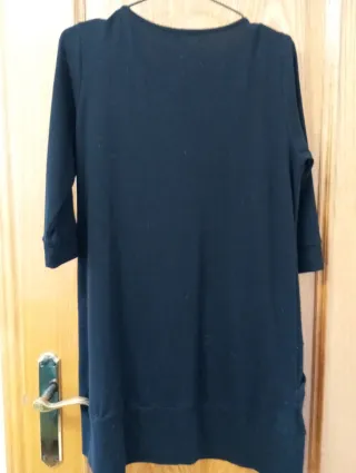 Camisola negra con estampado blanco