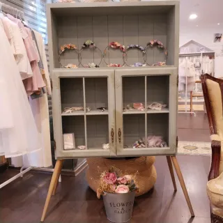 Mueble expositor restaurado