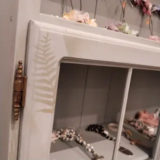 Mueble expositor restaurado