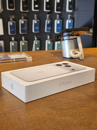 IPHONE 17 PRO 512GB PLATA PRECINTADO