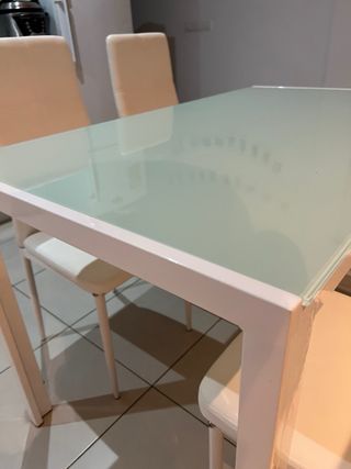 Mesa de comedor cristal y metal + 4 sillas