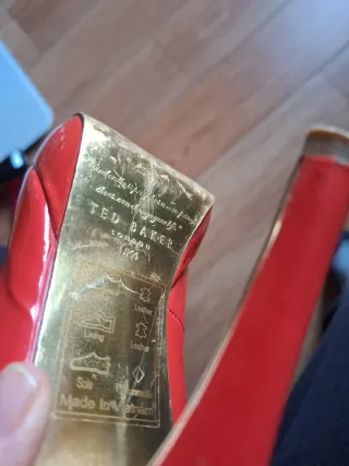 Tacones Peep Toe TED BAKER Rojos Charol.