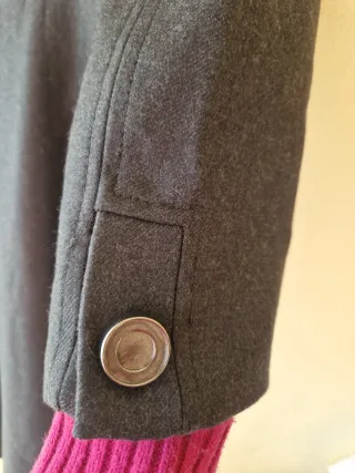 Abrigo negro con cinturón