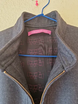 Abrigo negro con cinturón