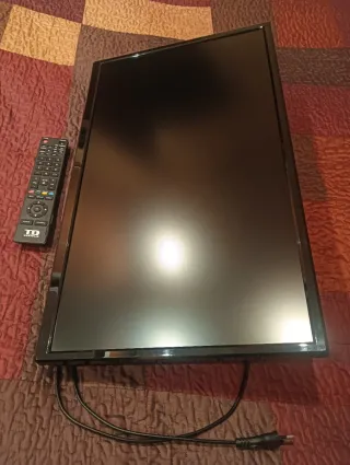 Televisor TD Systems 21 con mando y soporte