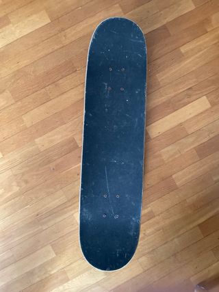 Skate con diseño de esqueleto