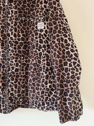 Cazadora animal print Bershka