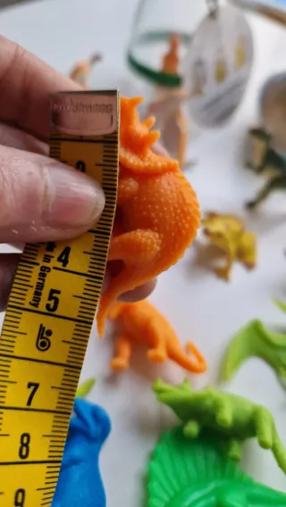 Conjunto di mini dinosauri in plastica