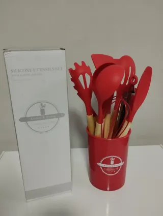 Set Utensili Cucina Silicone e Legno Rossi