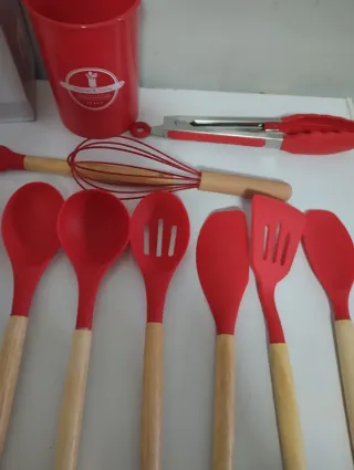 Set Utensili Cucina Silicone e Legno Rossi