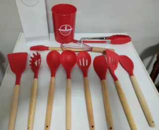 Set Utensili Cucina Silicone e Legno Rossi