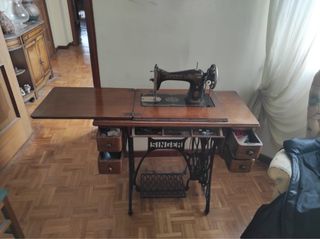 Máquina de coser Singer antigua