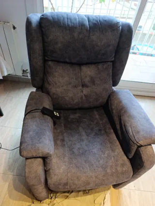 Sillón reclinable gris tela