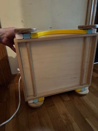 Carro de madera Montessori con diseño arcoiris