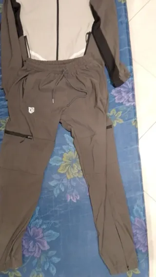 Chándales deportivos Talla XL Cada chándal por 25€