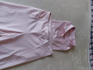 Camiseta rosa deportiva