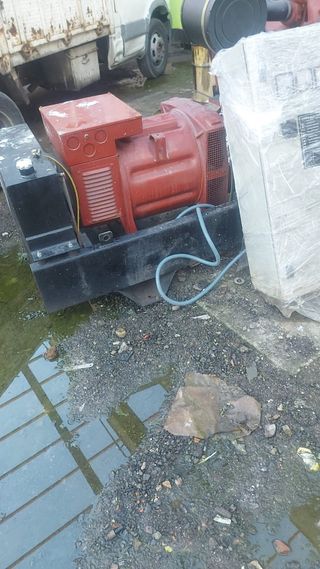 Grupo electrógeno 88 kvas (141 horas)