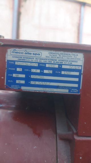 Grupo electrógeno 88 kvas (141 horas)