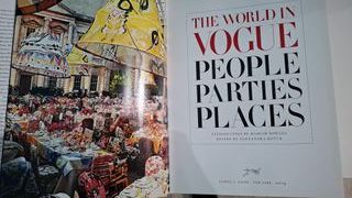 Libro de tapa dura "The World in Vogue: People, Pa