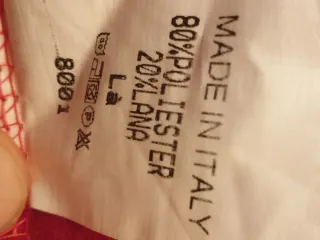 Capa roja con pelo sintético