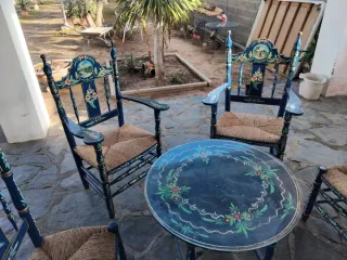 Juego de mesa y sillas de patio sevillano