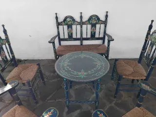 Juego de mesa y sillas de patio sevillano