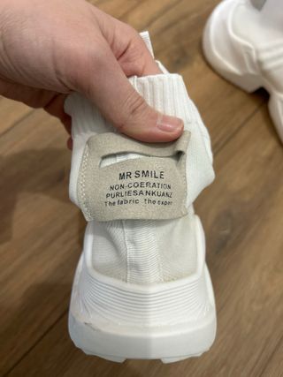 Deportivas blancas tipo calcetín