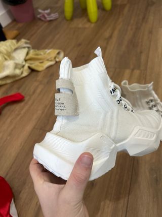 Deportivas blancas tipo calcetín