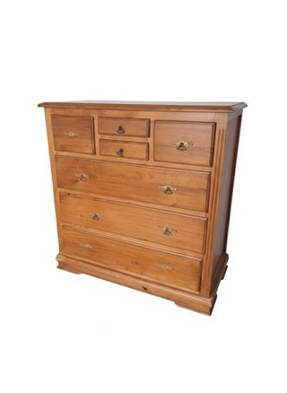 Cómoda de madera con 7 cajones