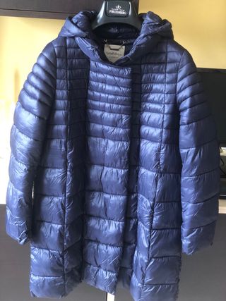 Piumino blu con cappuccio