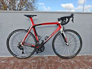 Bicicleta de carretera CKT Roja y Blanca