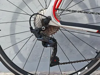 Bicicleta de carretera CKT Roja y Blanca