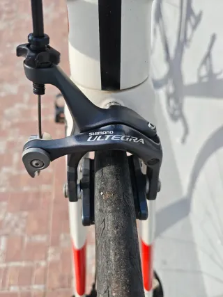 Bicicleta de carretera CKT Roja y Blanca