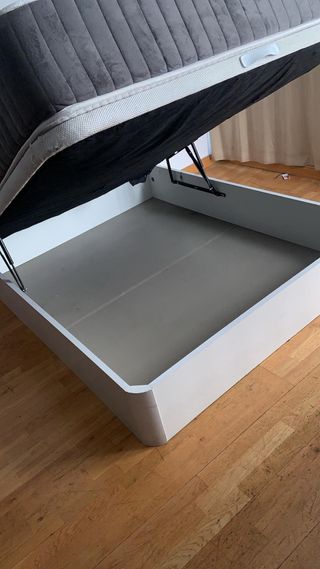 Cuna blanca para bebé